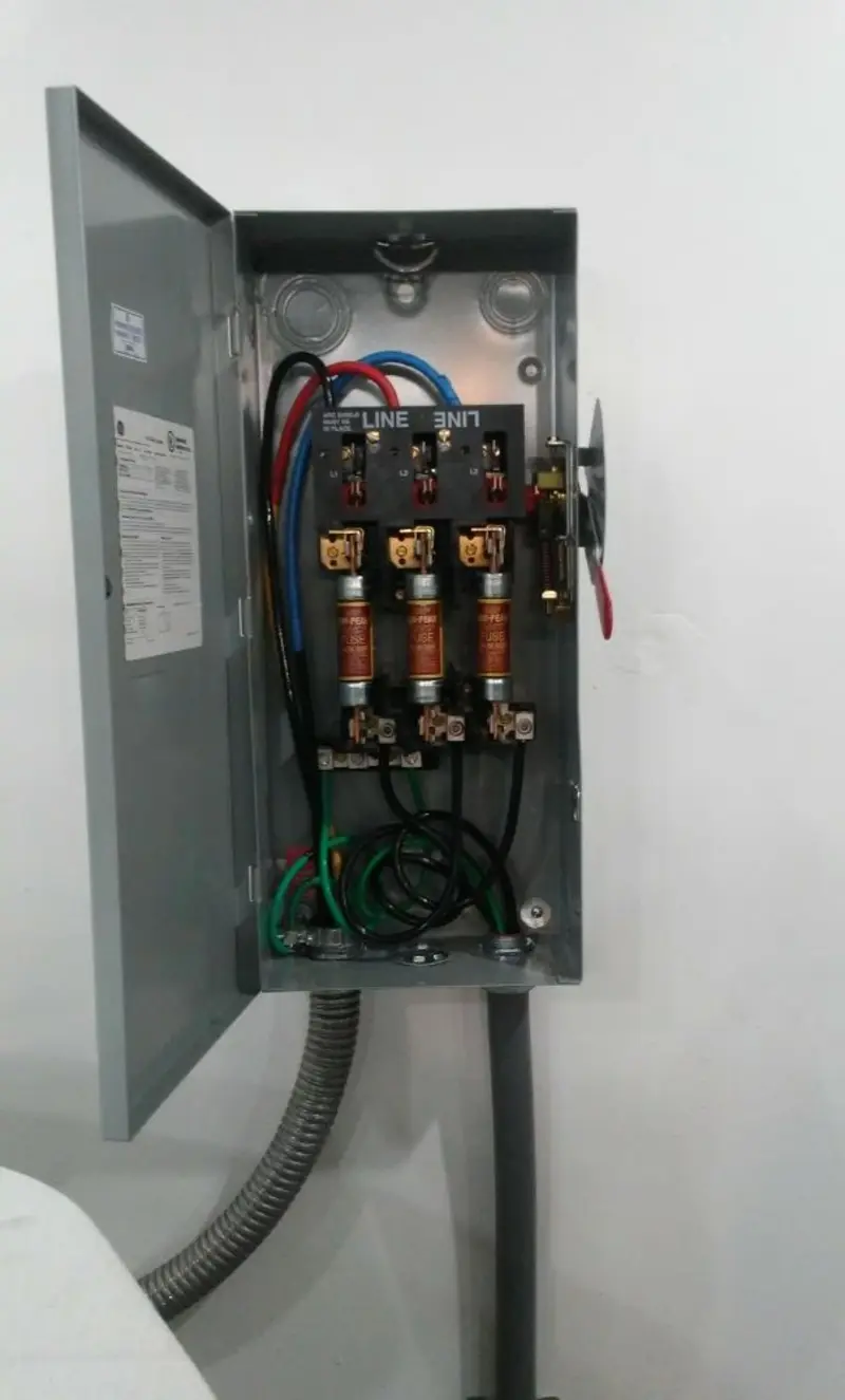 Three-phase disconnect switch installed for Smoke Detector Installation in Ogden